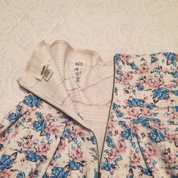 HOST PICK 🌈 ANTHROPOLOGIE STRAPLESS DRESS - Picture 7 of 7